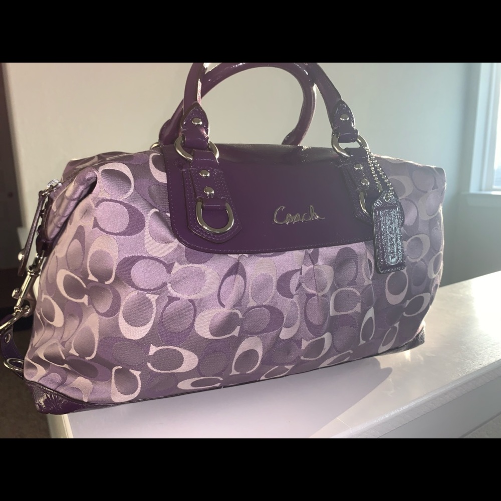 Light purple, medium/large size purse